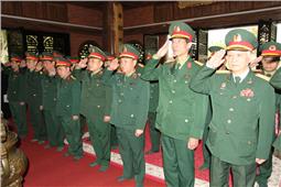 Quân khu tổ chức hành quân về nguồn tặng quà chính sách tại ATK Định Hóa